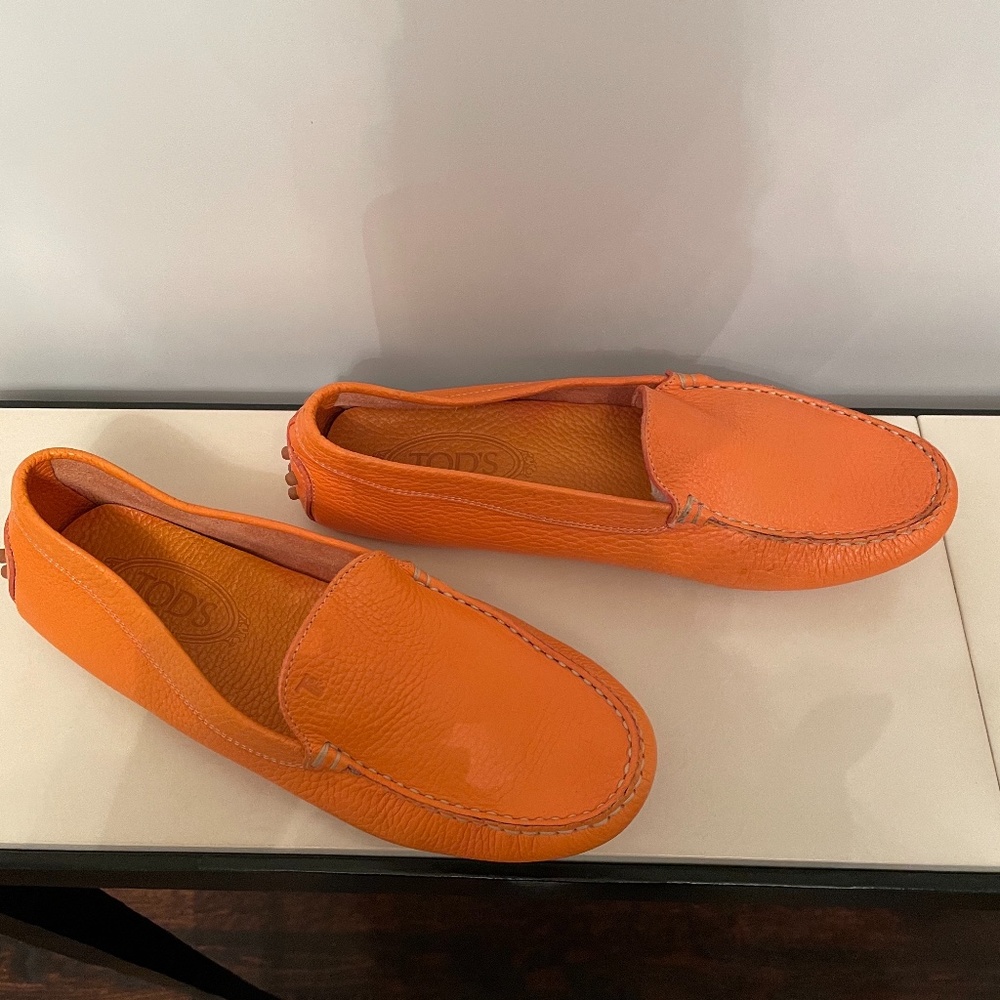 JP Tods orange leather driving loafer